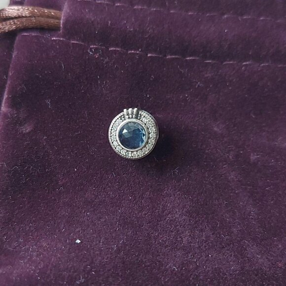 925 Sterling Silver Crown Charm - Picture 2 of 8